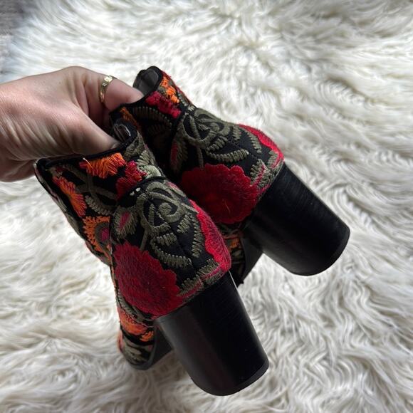 Crown Vintage Frankie Embroidered Floral Peep Toe Ankle Boots - Picture 8 of 8